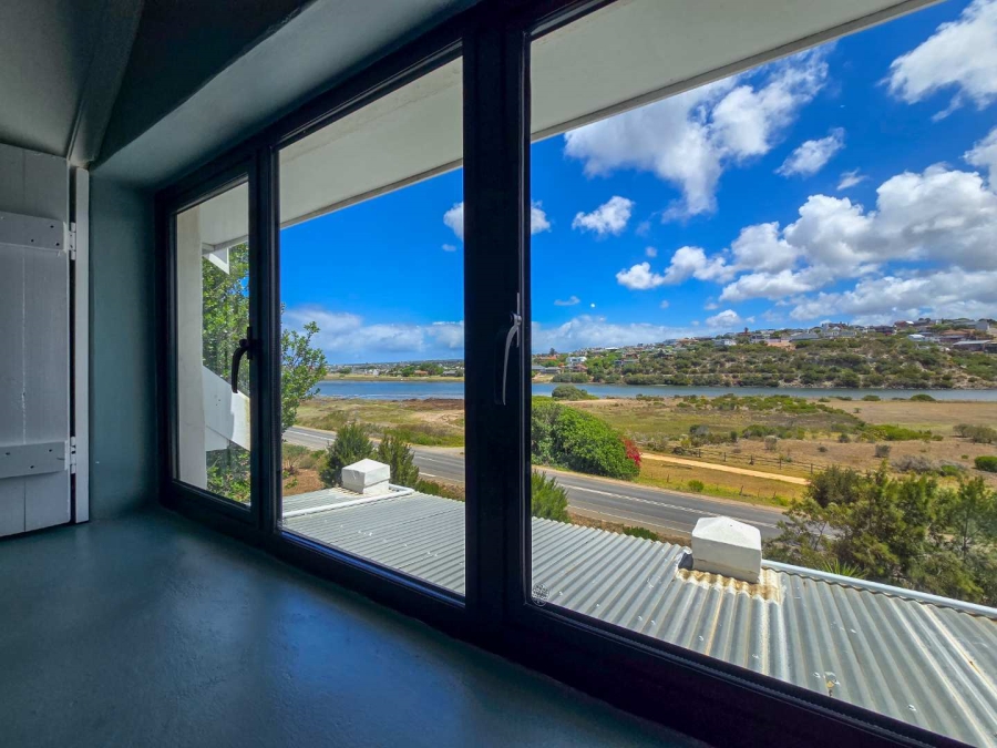 8 Bedroom Property for Sale in Stilbaai Oos Western Cape